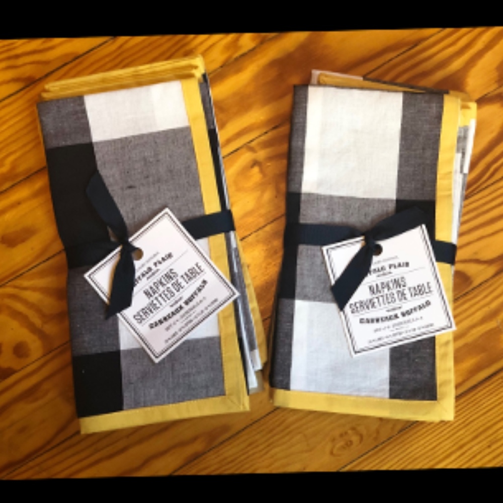 Williams Sonoma Table Cloth and Napkin Set - Picture 4 of 8